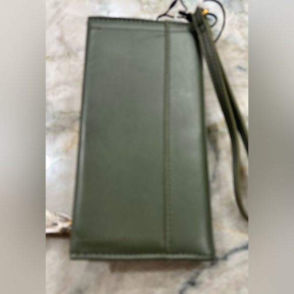 New Steve Madden Olive Wallet with Gold Accents - Picture 5 of 9